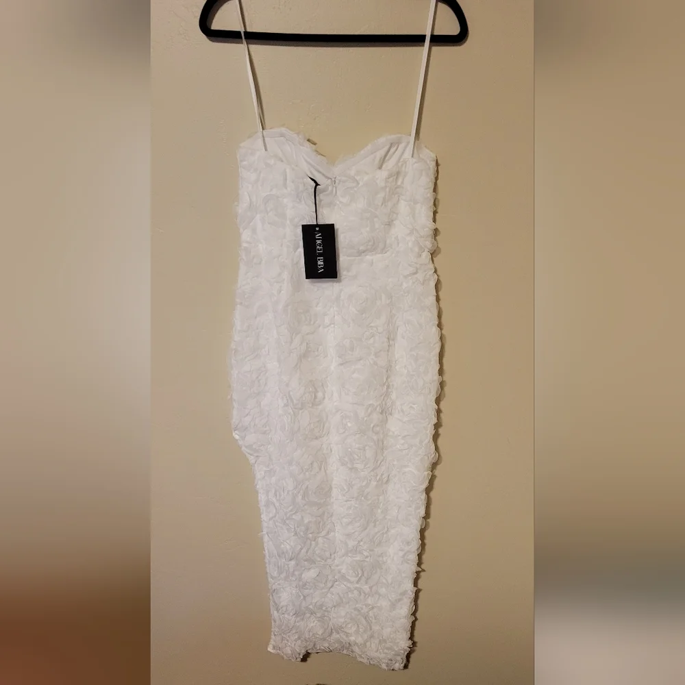 Elegant White Strapless Dress - Picture 10 of 14